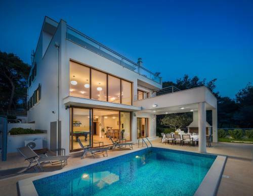 Extra Large Beachfront Luxury Villa