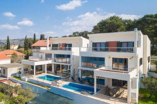 Extra Large Beachfront Luxury Villa