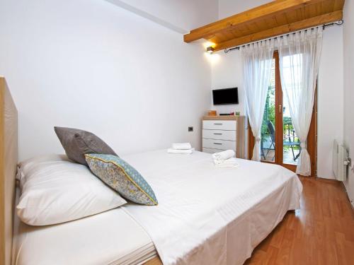 Cozy Holiday Home In Rovinj With Terrace