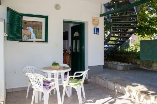 Honeymoon Apartment
