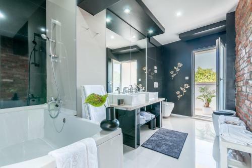 Villa White