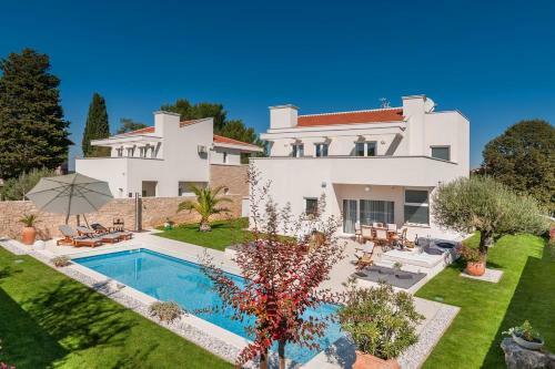 Villa White