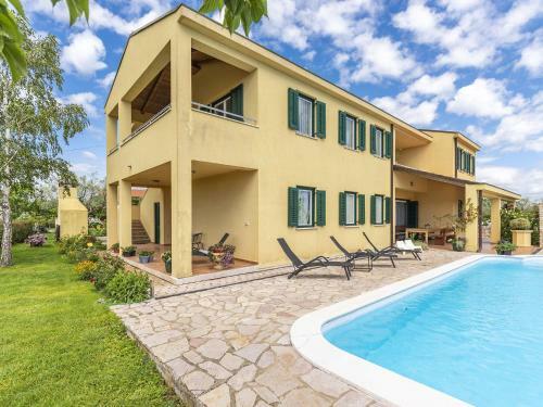 Two Bedroom Apartment With Shared Swimming Pool Near Rovinj