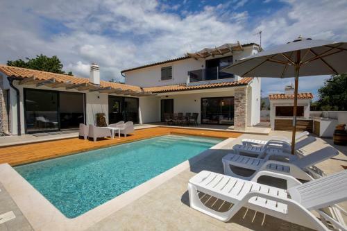 Modern Villa With 4 Bedrooms And Pool Near Pula