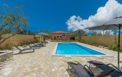 Spacious Villa Perkovic With Private Pool And Jacuzzi