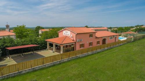 Spacious Villa Perkovic With Private Pool And Jacuzzi