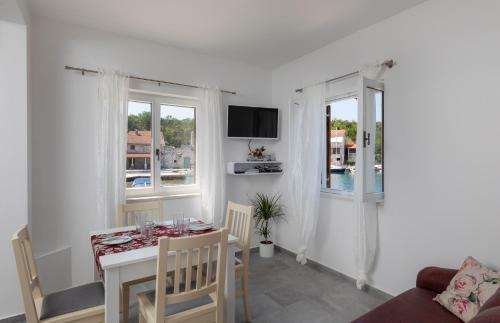 Apartments Lovorna