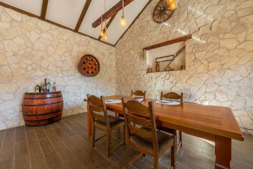 Holiday Home With Pool Barba
