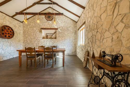 Holiday Home With Pool Barba