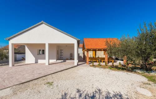 Holiday Home With Pool Barba
