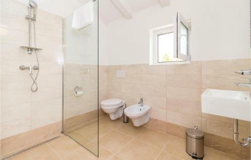 Four-bedroom Holiday Home In Putini