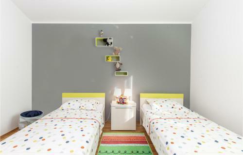Awesome Home In Smrika W/ Jacuzzi And 3 Bedrooms