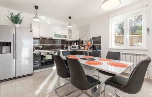 Awesome Home In Smrika W/ Jacuzzi And 3 Bedrooms