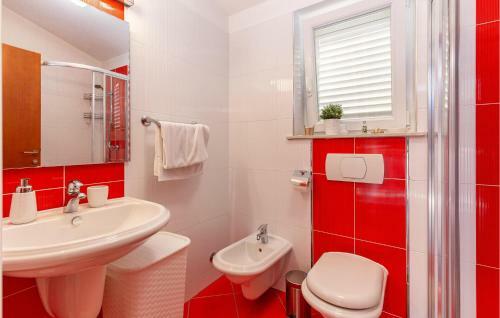 Awesome Home In Smrika W/ Jacuzzi And 3 Bedrooms