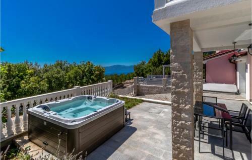 Awesome Home In Smrika W/ Jacuzzi And 3 Bedrooms