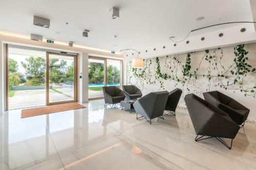 The Majestic Bel Etage Upscale Apartment With Pool