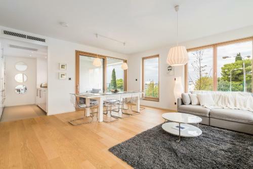 The Majestic Bel Etage Upscale Apartment With Pool