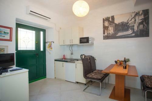 Apartment Zdrav - With Big Terrace