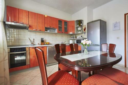 Split Villa Sleeps 8 Pool Air Con Wifi