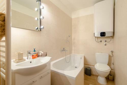 Lct Alberti Palace Apartment