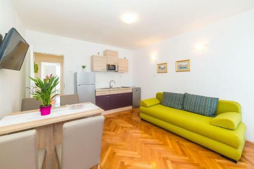Apartment Helena - With Terrace