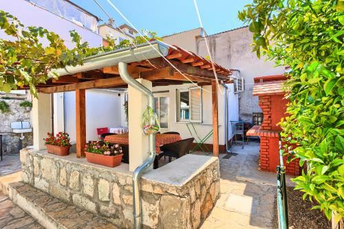 Charming 5-bed House In Split