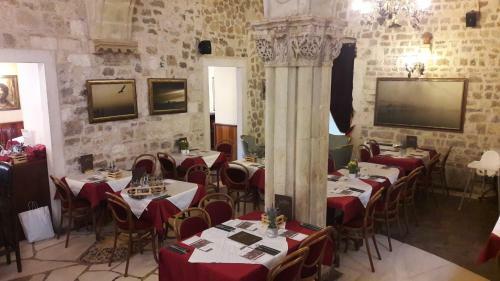 Hostal Gothic Palace Heritage