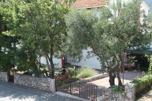 Spacious Apartment With Three Double Bedrooms