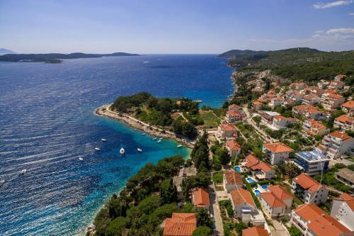 Stari Grad Villa Sleeps 8 With Pool Air Con And Wifi