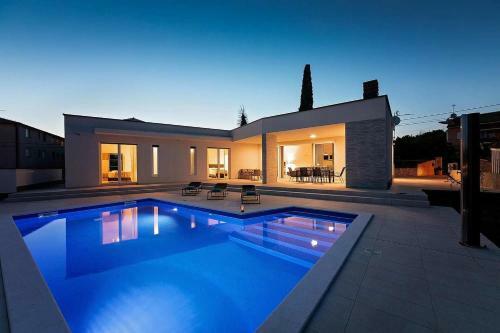 Villa Aura