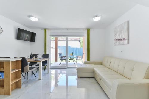Crowonder Cascada Villa With Jacuzzi - S3