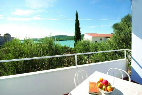 Apartment With 2 Bedrooms In Tisno With Wifi