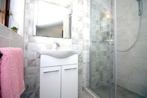 Apartment With 2 Bedrooms In Tisno With Wifi
