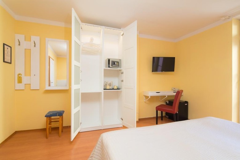 Hotel City Crown