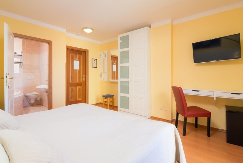 Hotel City Crown