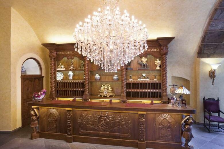 The Iron Gate Hotel & Suites