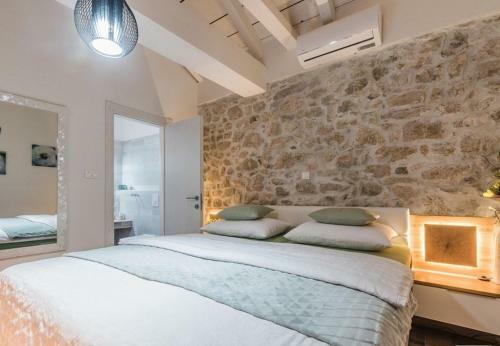 Villa Leonarda - Luxury Stone House