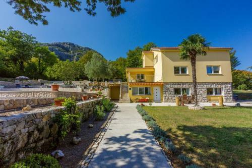 Apartamentos Emaris
