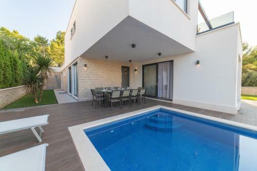 Beachfront Villa Sunce On Ciovo Island