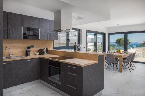 Luxury Apartments Baoti?