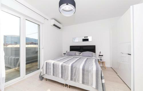 Four-bedroom Holiday Home In Seget Donji