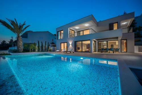 Ultraluxury Villa Elyzeum With Heated Pool