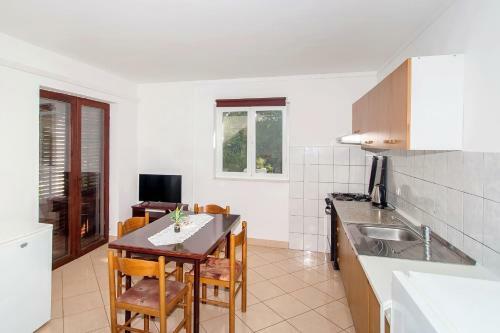 Apartments Doris-trpanj