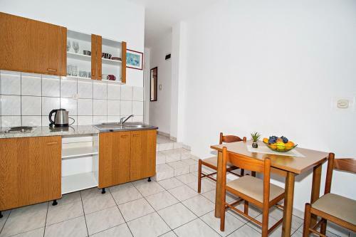 Apartments Doris-trpanj