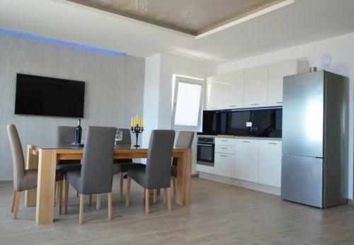 Apartment Slavena - With Pool