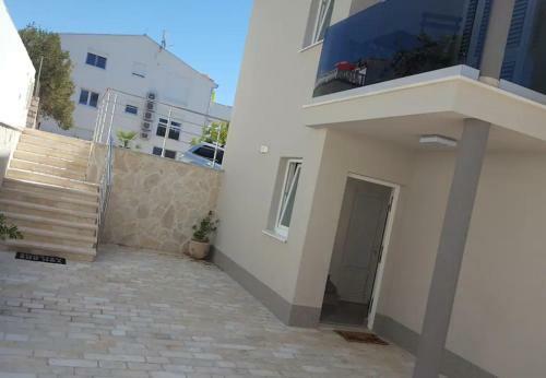 Apartment Slavena - With Pool
