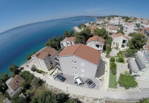 Apartment Slavena - With Pool