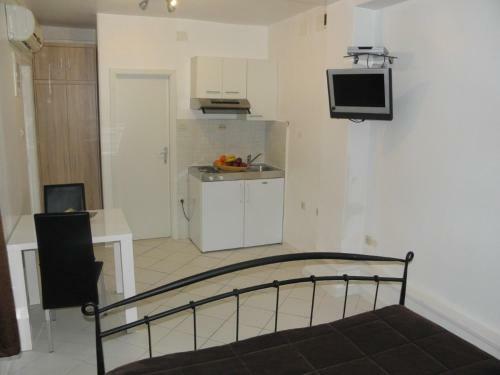 Hostal Apartments & Rooms Magda - Parking