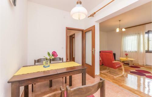 Four-bedroom Apartment In Turanj