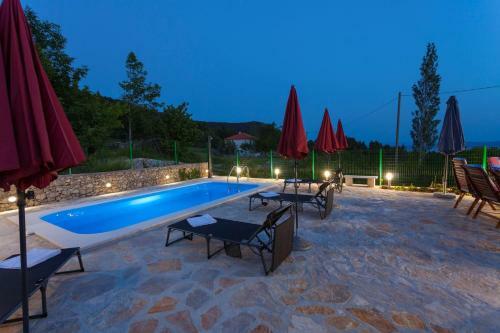 Villa Ljubini Dvori In Tucepi, Private Pool